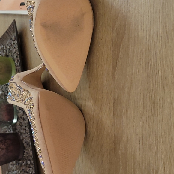 Exquisite Nude Pumps with Rhinestones - Picture 15 of 16